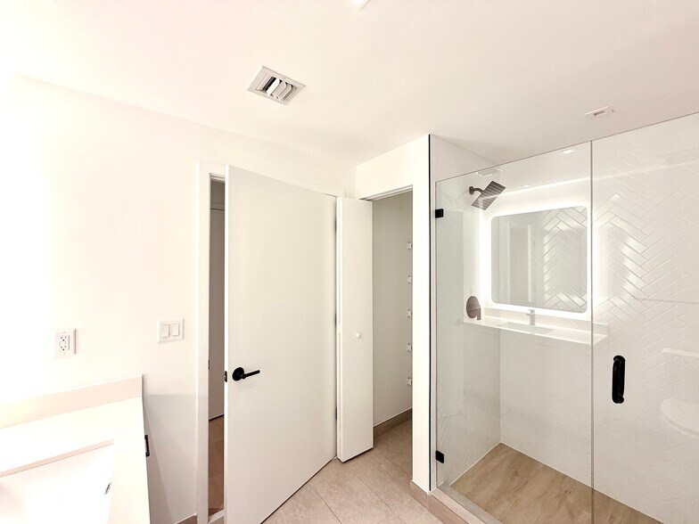 Building Photo - 107 NW 32nd St