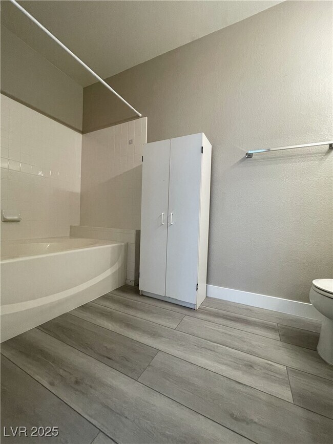 Building Photo - 5155 W Tropicana Ave