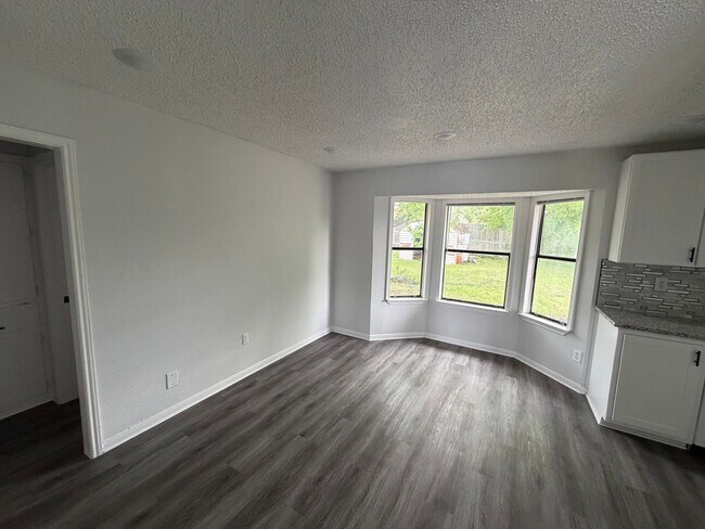 Building Photo - Freshly updated and move-in ready, this 4 bedroom, 2 bath home in Copperas Cove