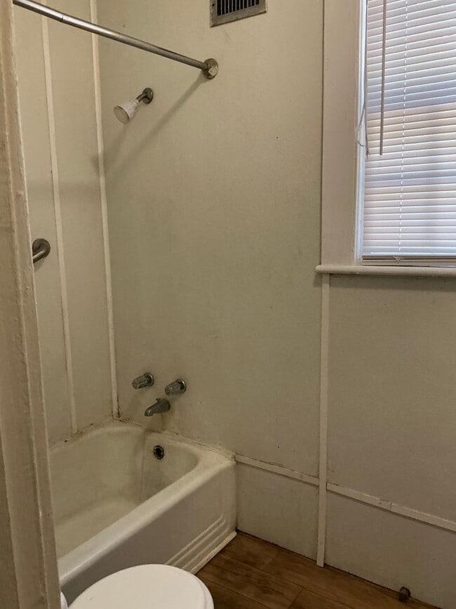 Building Photo - 1314 Carswell Ave