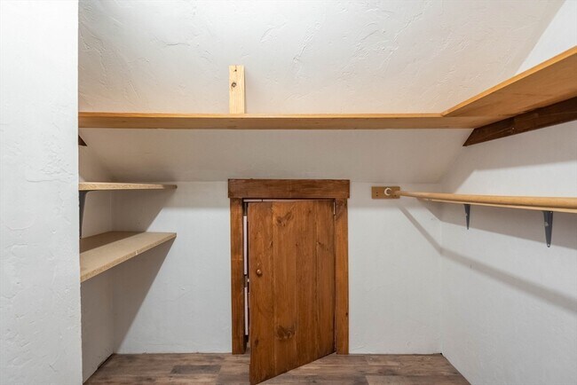 Building Photo - 85 E Main St