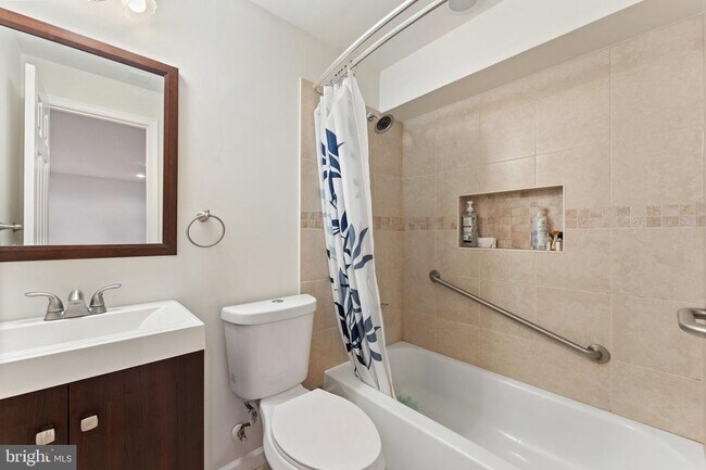 Building Photo - 8000 Sandburg Ct