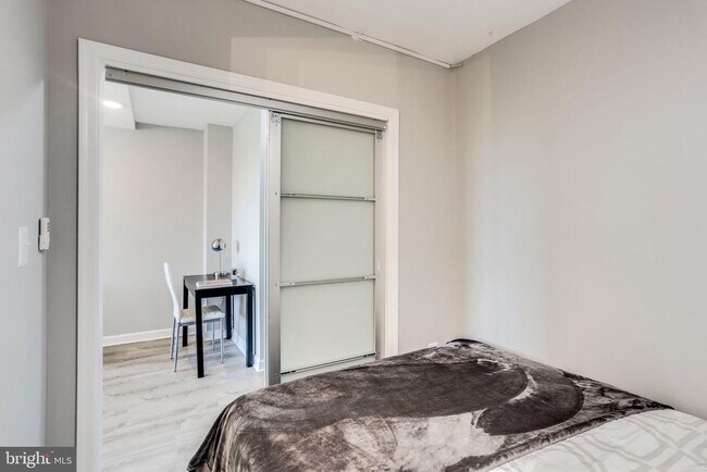 Building Photo - 1021 Arlington Blvd