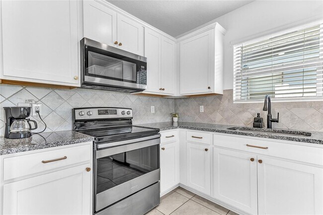 Building Photo - 747 Citrus Isle Dr