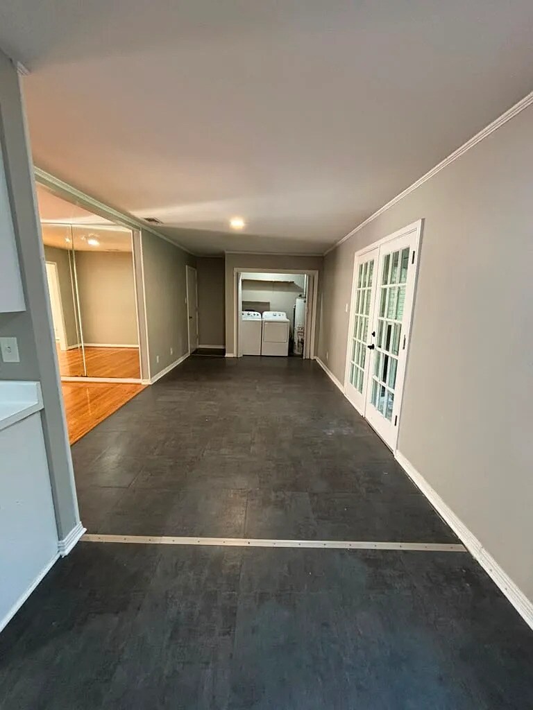 Building Photo - 320 Vanderbilt Dr