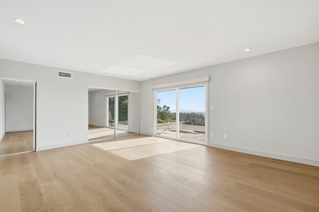 Building Photo - 5527 Burning Tree Dr