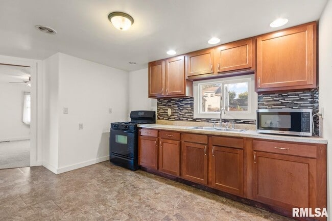 Building Photo - 4208 S Lafayette Ave