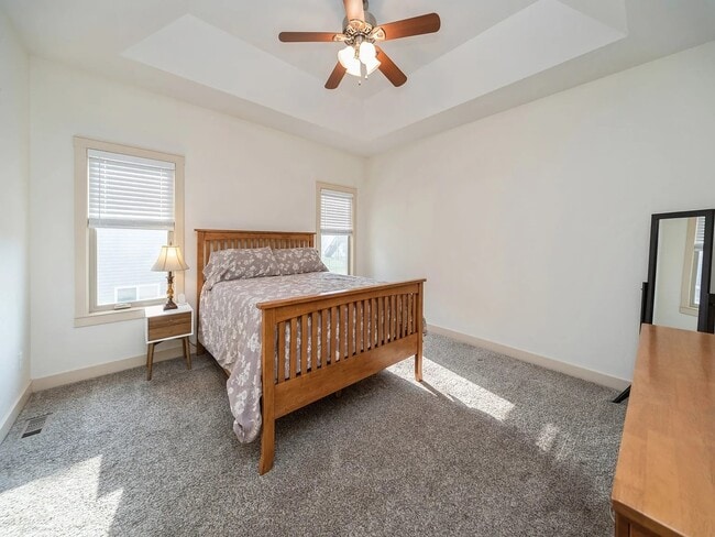 Building Photo - 16035 Northpark Dr