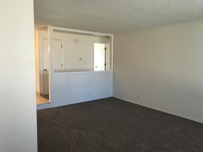 Building Photo - Adorable 3 Bed 2 Bath Ranch Style Home on ...