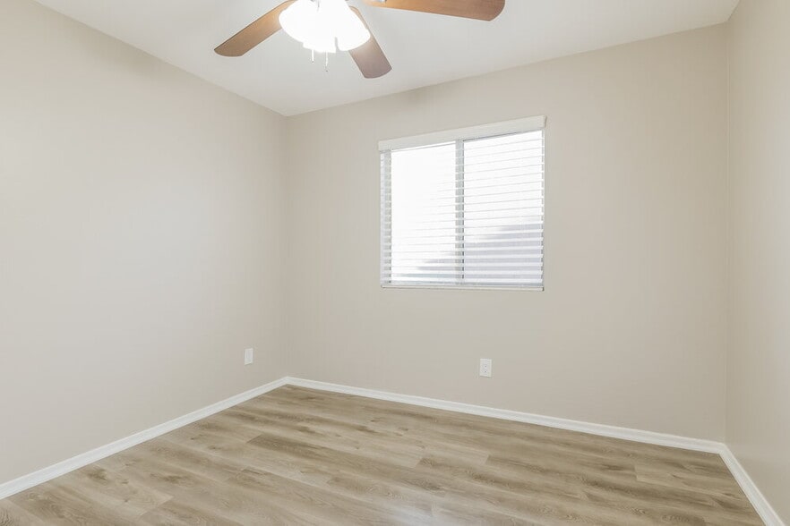 Building Photo - 10417 E Crescent Ave