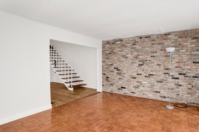 Building Photo - 4707 Huron Dr