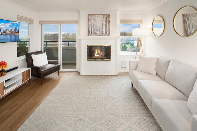 Building Photo - 2244 13th Ave W