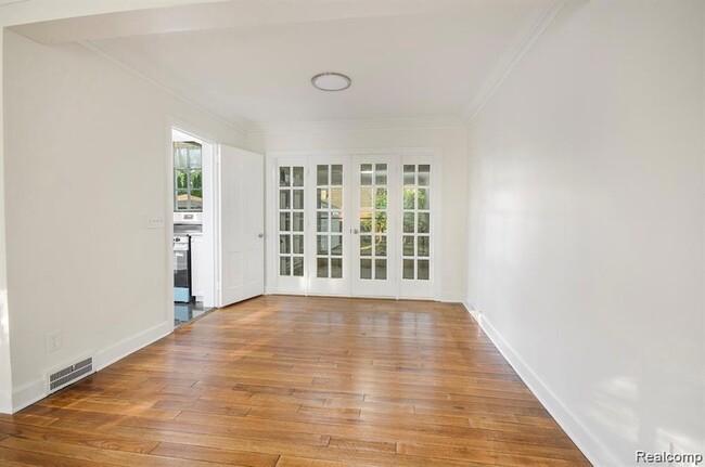 Building Photo - 26085 Humber St