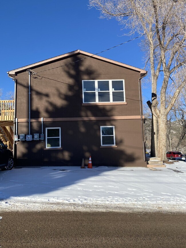 Building Photo - 2 Bedroom Duplex in Manitou - Prospect