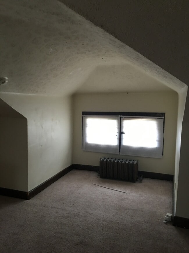 Building Photo - One Bedroom East End Apartment within walking distance to the Capital