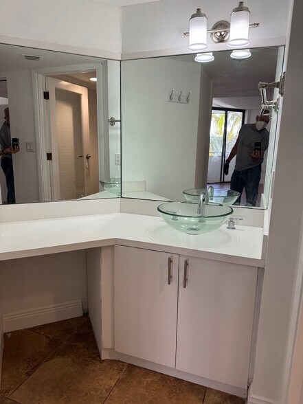 master bathroom - 8335 SW 152nd Ave