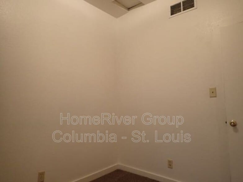 Building Photo - 900 Dockery St