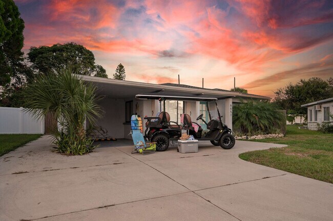 Building Photo - 6660 Date Palm Ave S