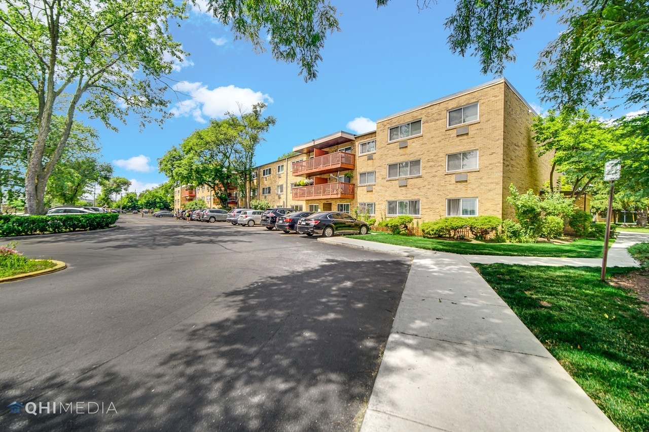 Building Photo - 726 Dempster St