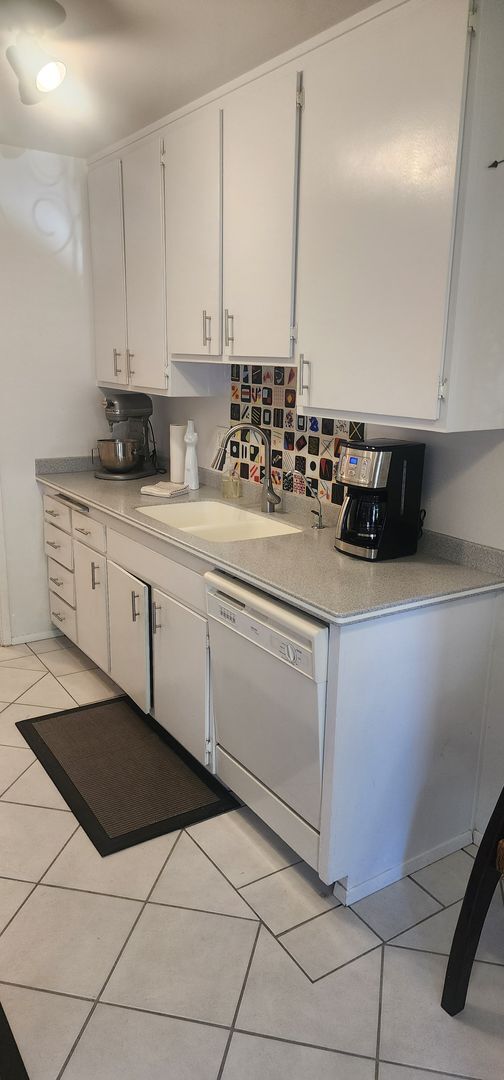 Building Photo - Fully furnished 2-bedroom, 2-bathroom town...