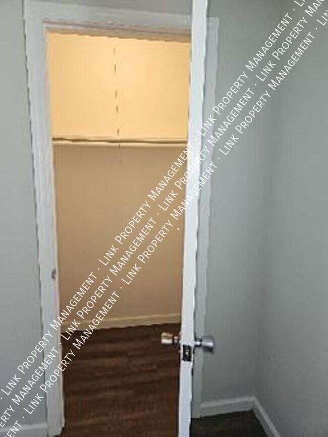 Building Photo - 1640 Keeble St
