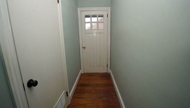 Building Photo - 14 Tallman St