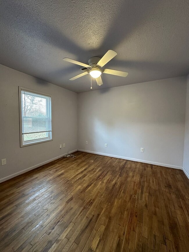 Building Photo - $1,900.00 MOVE-IN-SPECIAL