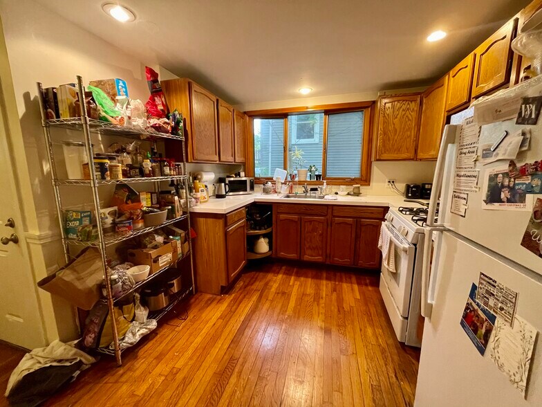 Building Photo - 14 Stockwell St