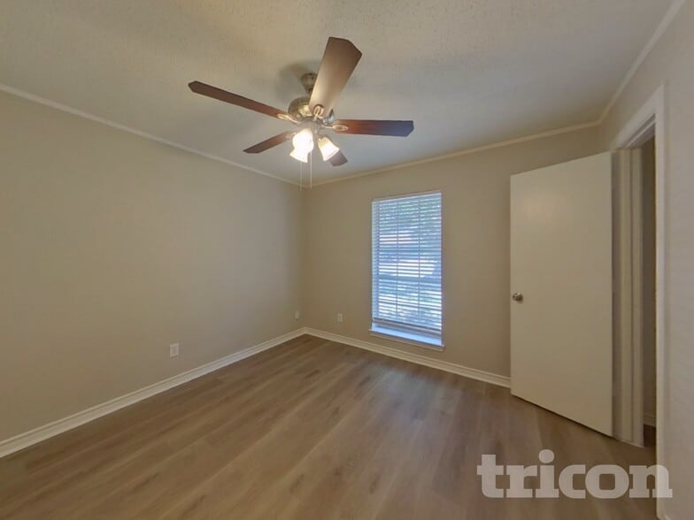 Building Photo - 8620 Santa Clara Dr