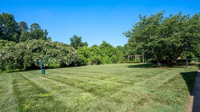Building Photo - 1224 Green Oaks Ln