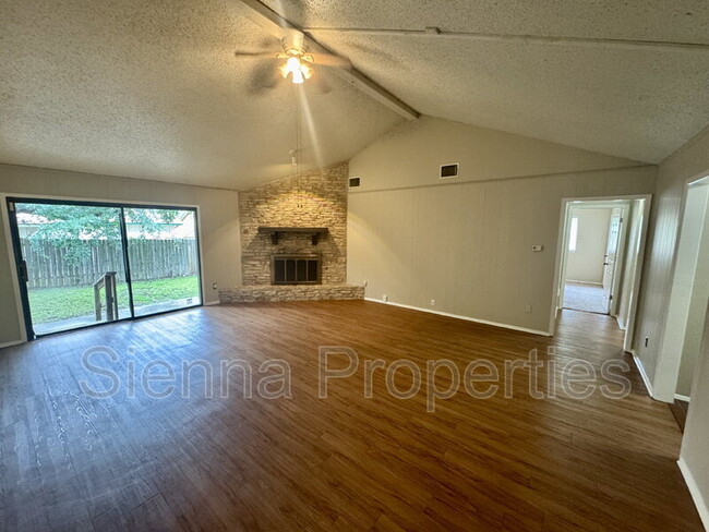 Building Photo - 2708 Charlesworth Dr