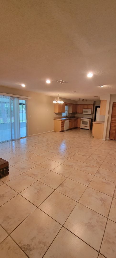 Building Photo - 2220 NW 14th Ave