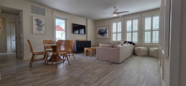 Building Photo - Recently remodeled condo near Baytown Wharf.