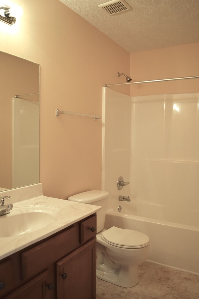 Building Photo - Wonderful 3 Bedroom 2 1/2 Bath Townhouse Now Available!