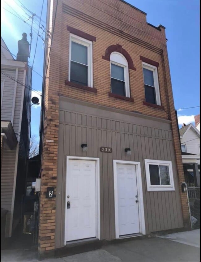 Building Photo - Spacious 1BR Apt now showing!