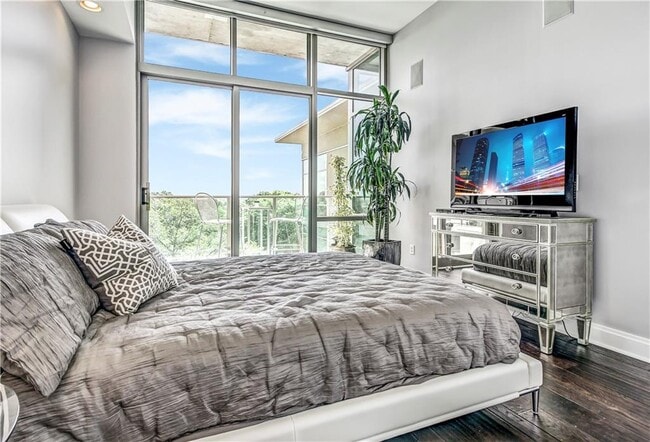 Building Photo - 905 Juniper St NE