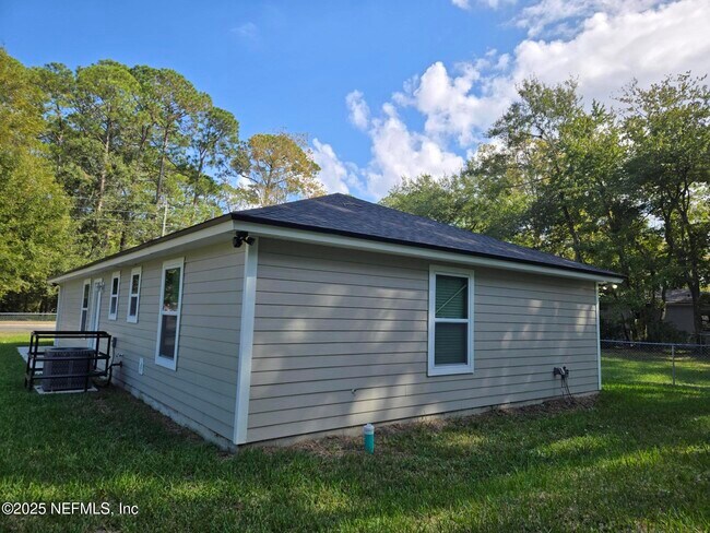 Building Photo - 5738 Moncrief Rd