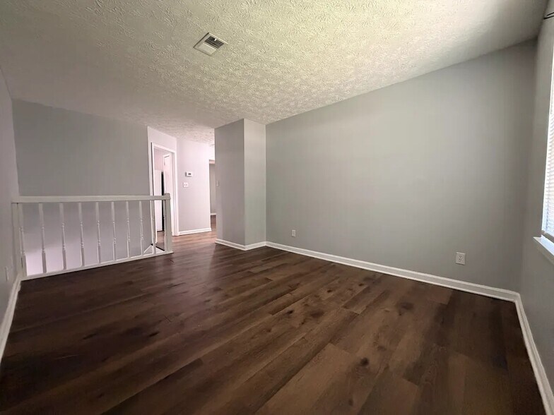 Building Photo - 4882 Valley Dale Ct SW