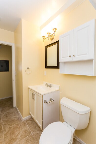 Building Photo - 2239 Bryan St