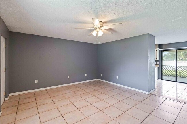 Building Photo - 284 Lomond Dr