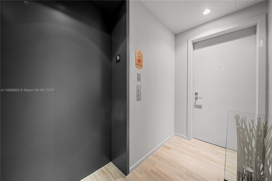 Building Photo - 801 S Miami Ave