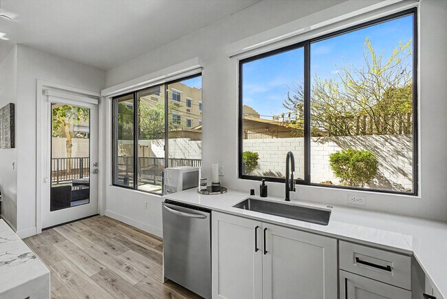 Building Photo - 7300 E Earll Dr