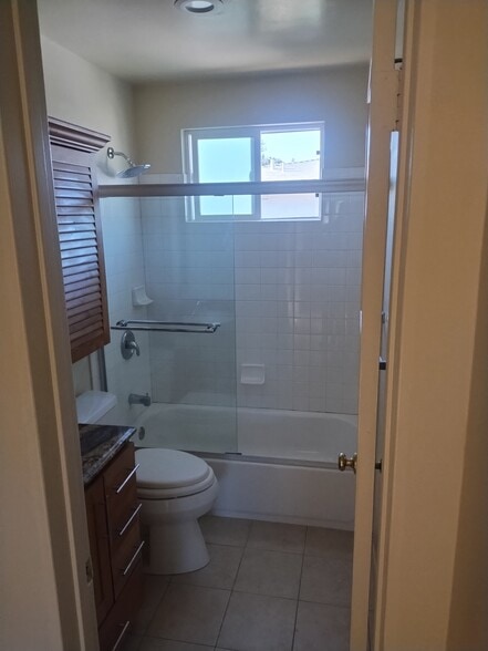 Building Photo - 1439 Burton St