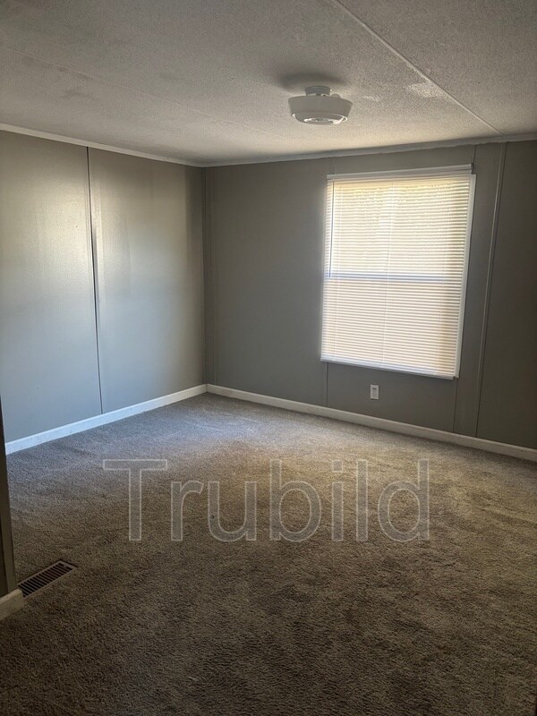 Building Photo - 89 Somerset Dr