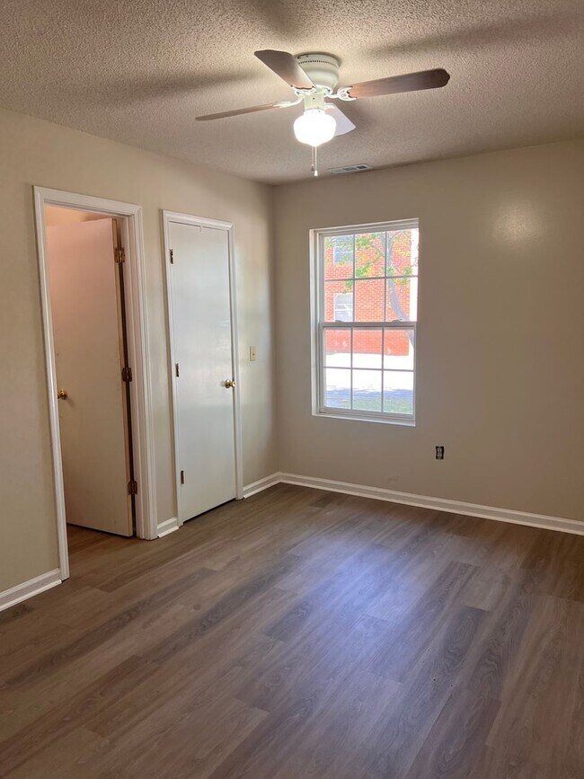 Building Photo - Two bedroom Two bathroom Duplex