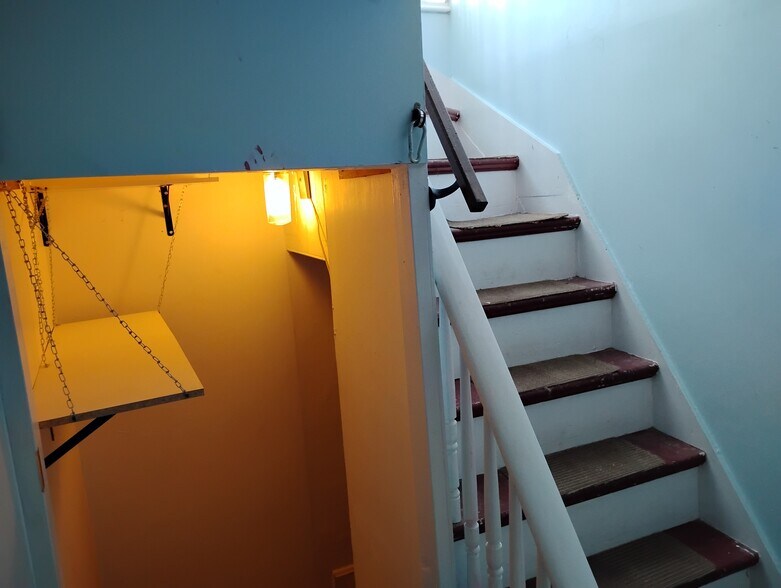 Building Photo - 213 Pleasant St