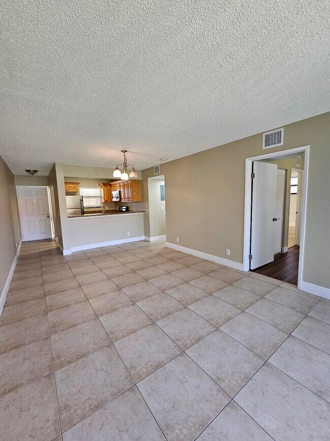 Primary Photo - 1447 Lake Crystal Dr