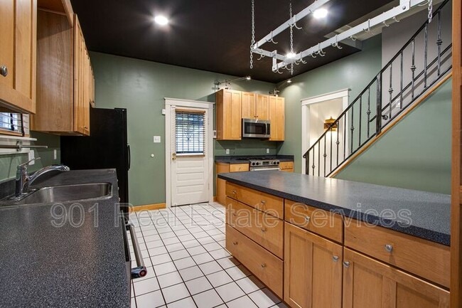 Building Photo - 1552 Forest Ave