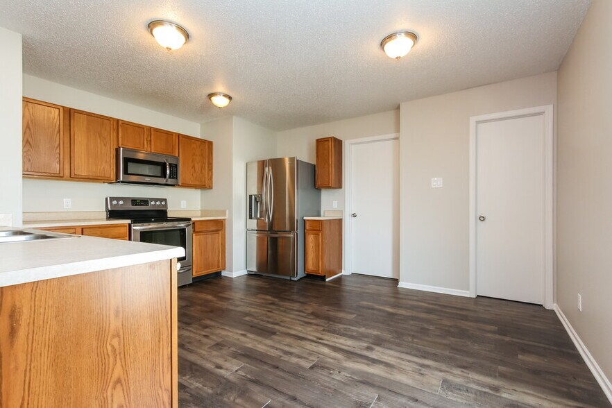 Building Photo - 8649 Hopewell Ct