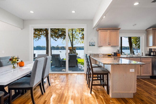 Building Photo - 8075 Outer Dr S
